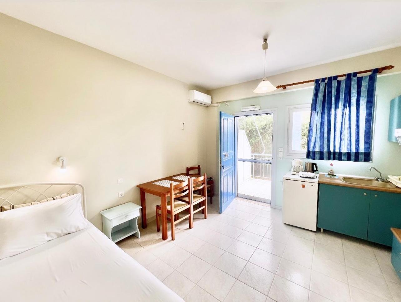 Ilias Apartments Finikounda Pokoj fotografie